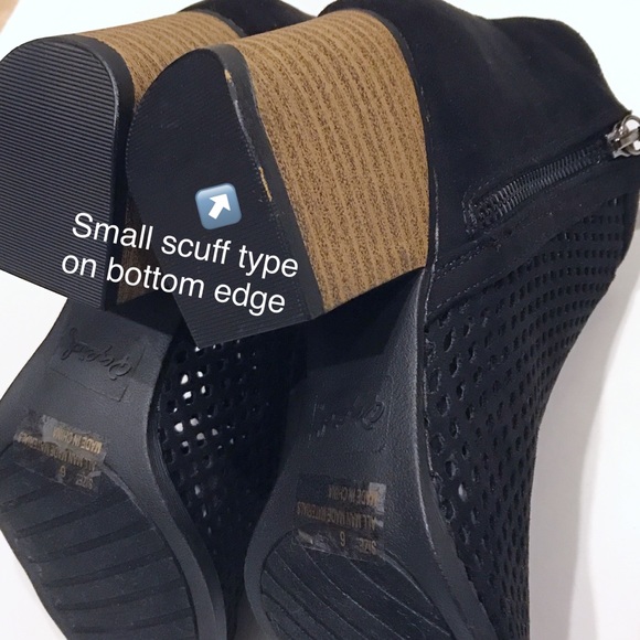 NEW Timeless Perforated Vegan Peep Toe Stylish W/ Side Fringe Black Shoes - Picture 5 of 6